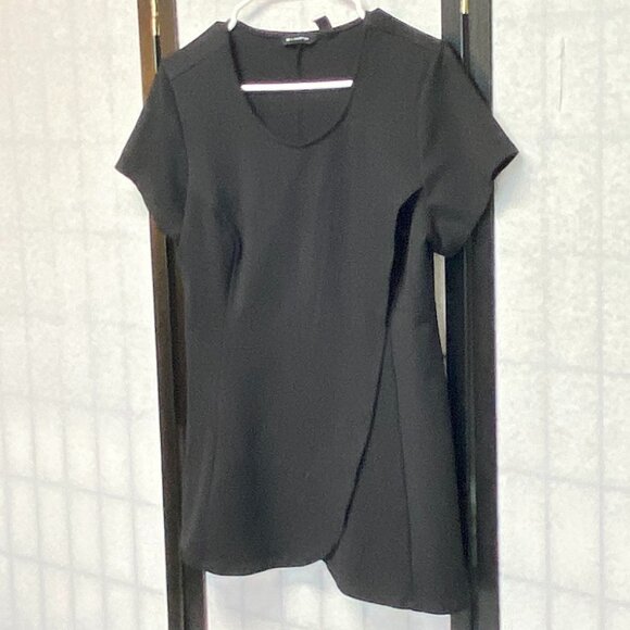 H by Halston Tops - H by Halston Short Sleeve Princess Seam Faux Wrap Tulip Front Knit Top Black S